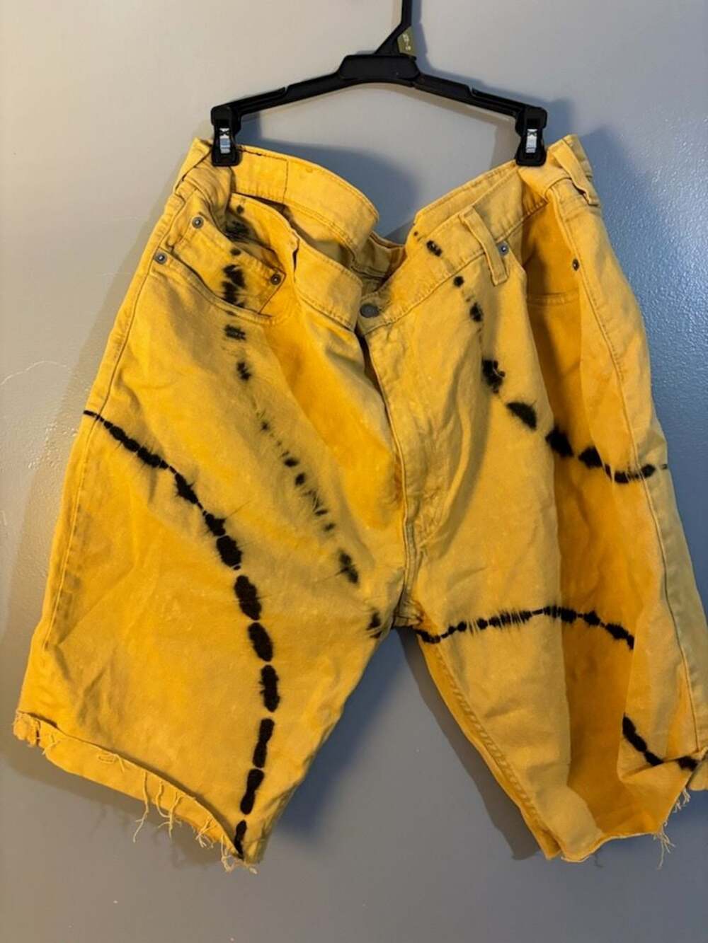 Levi's Men's 511 Slim Cut Off Tie-Dye Denim Shorts in Yellow/Black 44